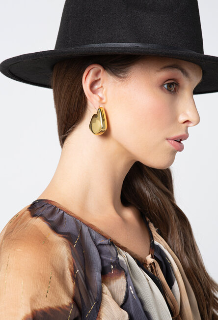 Złote kolczyki sztyfty