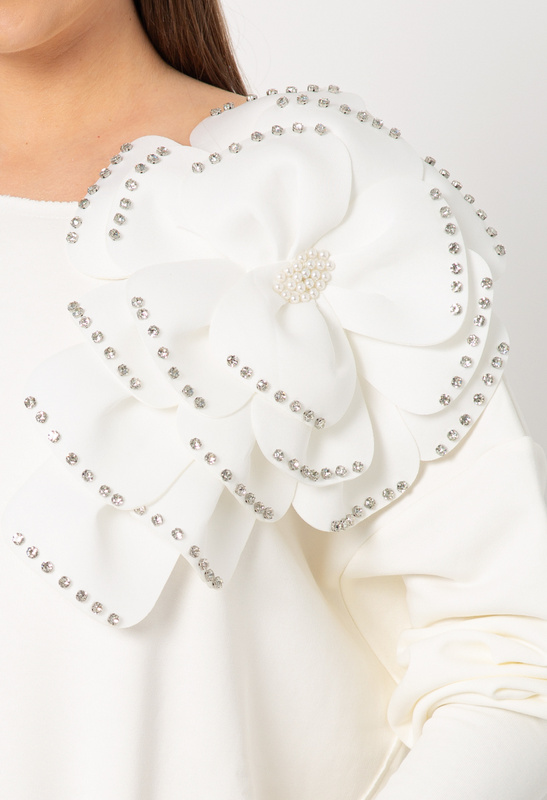 Bluza w kolorze ecru z ozdobnym kwiatem z kryształkami