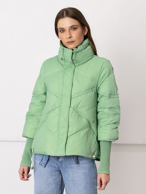 Zielona kurtka puchowa ze ściągaczem