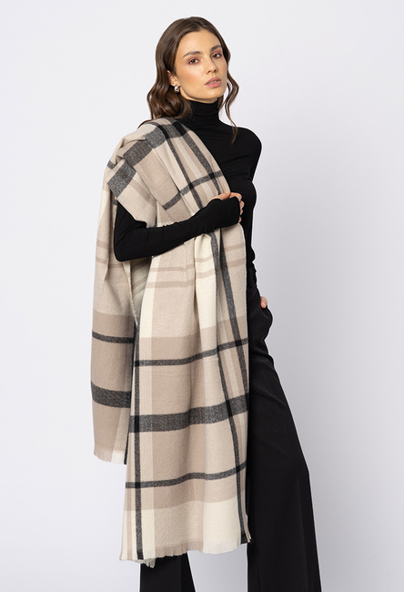 Beżowy szal w kratę