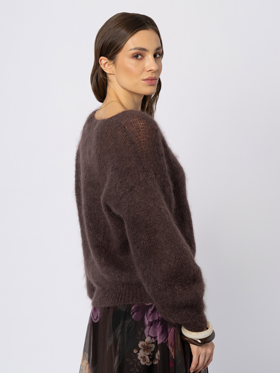 Mohairowy brązowy sweter w serek