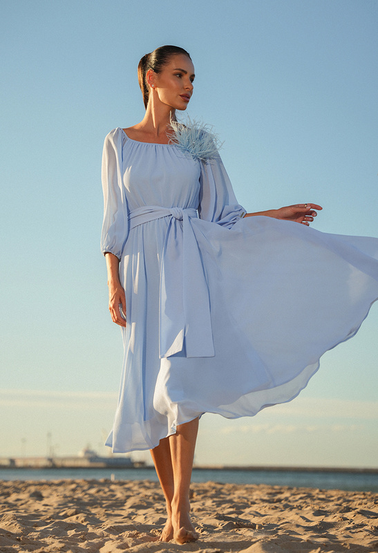 Sukienka z niebieskiego szyfonu Vichy