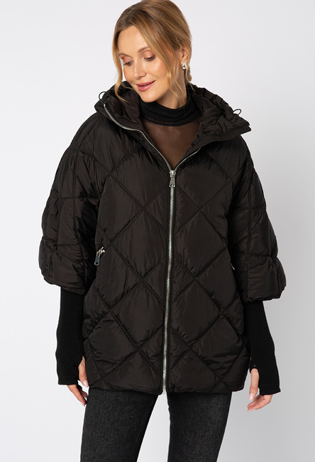 Czarna pikowana kurtka z dzianinowym rękawem