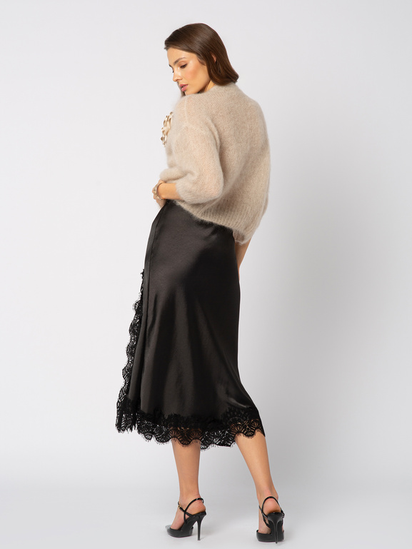 Czarna satynowa spódnica z koronką