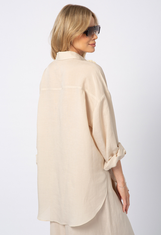 Beżowa koszula wiskoza z lnem z ozdobnymi broszkami z rafii Mona