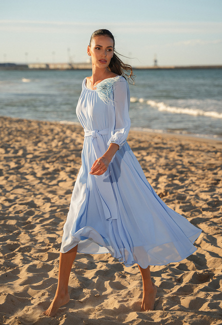 Sukienka z niebieskiego szyfonu Vichy