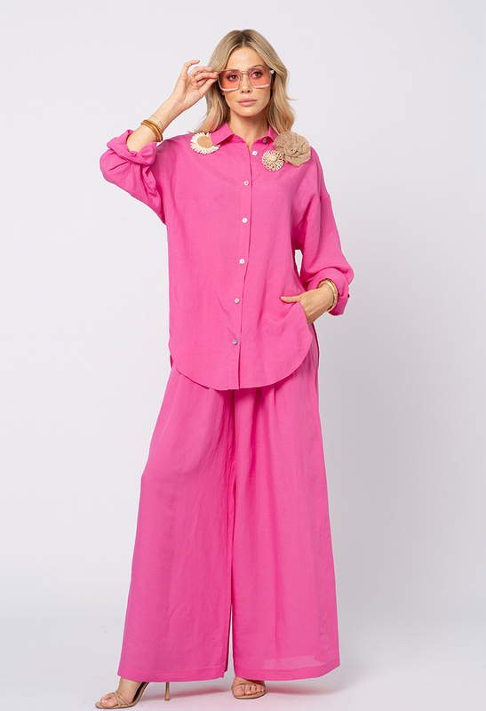 Różowa koszula wiskoza z lnem z ozdobnymi broszkami z rafii Mona
