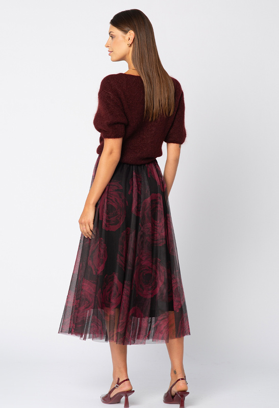Tiulowa spócnica w bordowe kwiaty