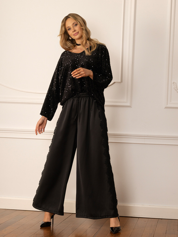 Czarne satynowe spodnie z wiskozy z lampasem z koronki