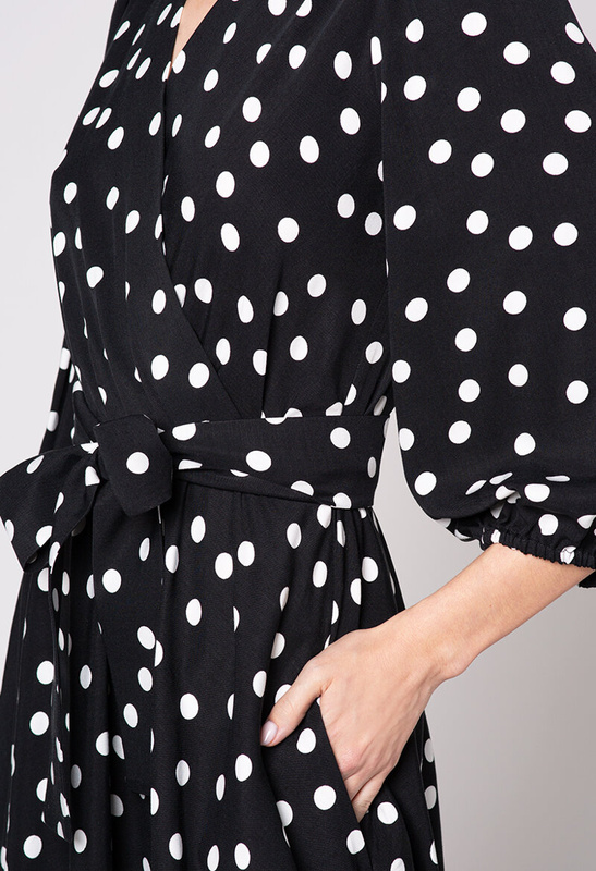 Czarna sukienka z wiskozy w drobne grochy Ginette