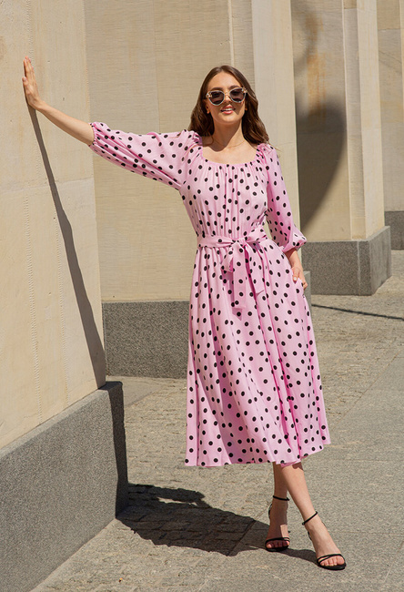 Różowa sukienka z wiskozy w czarne grochy z dwoma paskami Nathalie