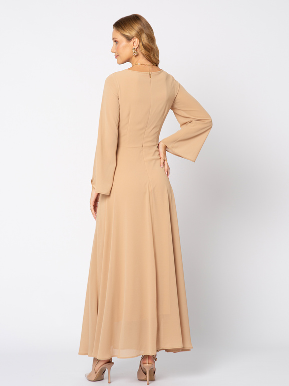 Beżowa sukienka z ozdobną talią i szerszym rękawem Magdalene