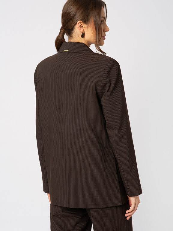 Brązowa marynarka w drobny prążek