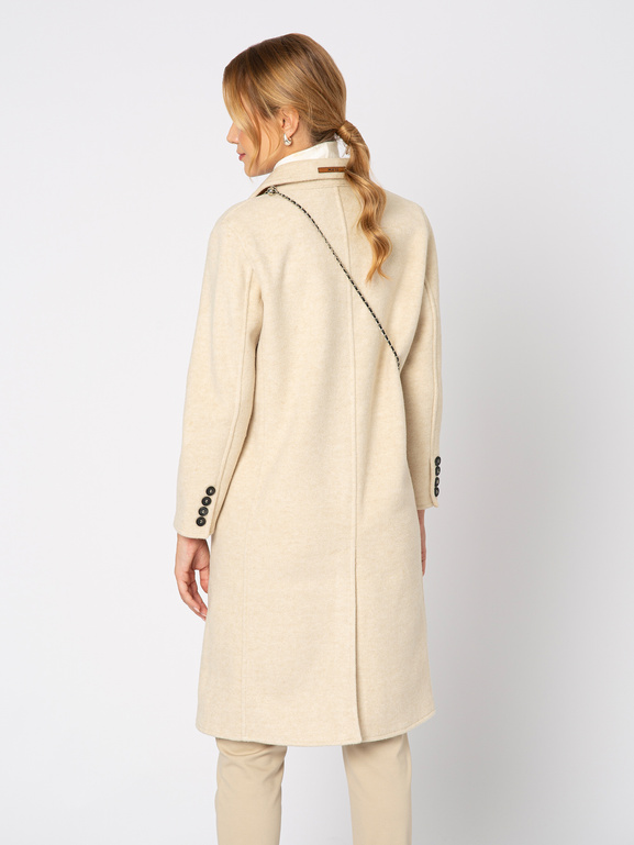 Jasno beżowy wełniany płaszcz bez podszewki w komplecie z torebką z naszywkami