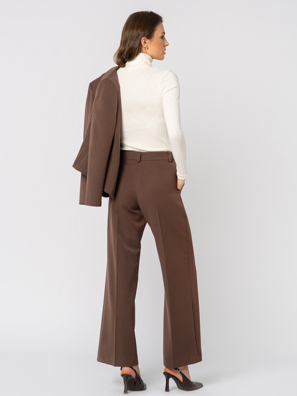 Brązowe spodnie w kant z szerszą nogawką Paola