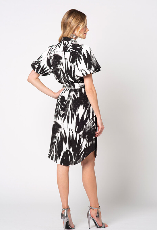 Sukienka z bufkami w biało-czarne wzory Alegranza