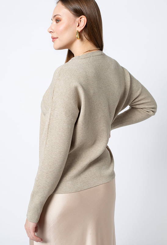 Wiskozowy beżowy sweter z cekinowym pasem