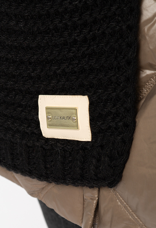 Szal w beżowo-czarne pasy