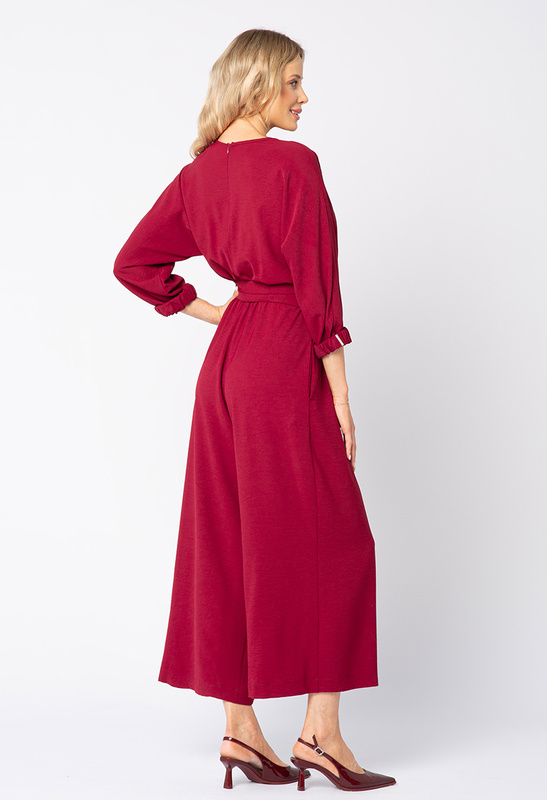 Bordowy kombinezon z szeroką nogawką i wiązaniem Emmy