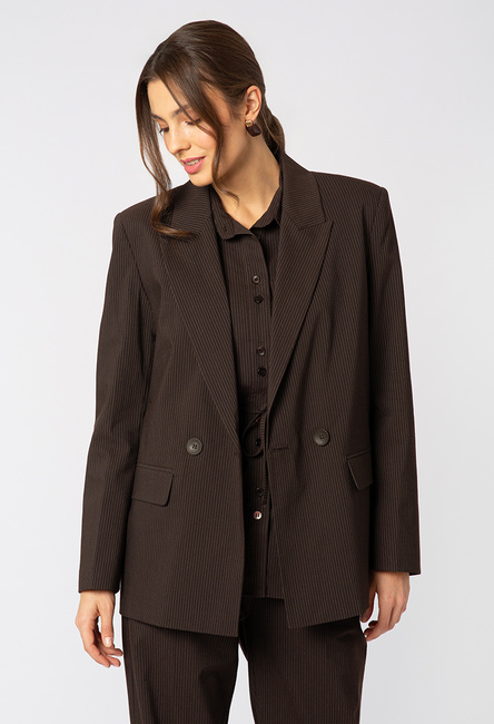 Brązowa marynarka w drobny prążek