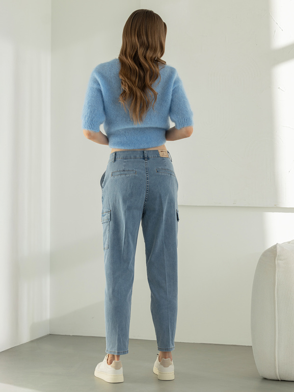 Niebieskie spodnie sztruksowe z kieszeniami