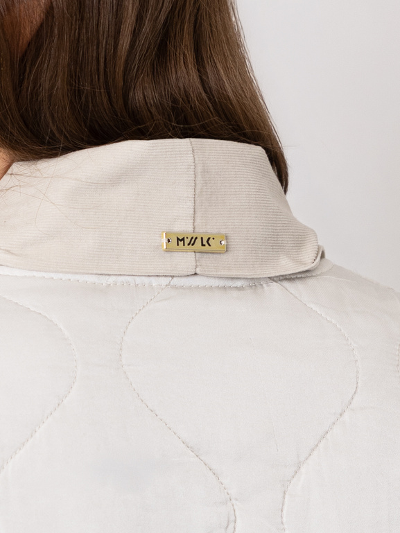 Lekka kurtka pikowana beżowa