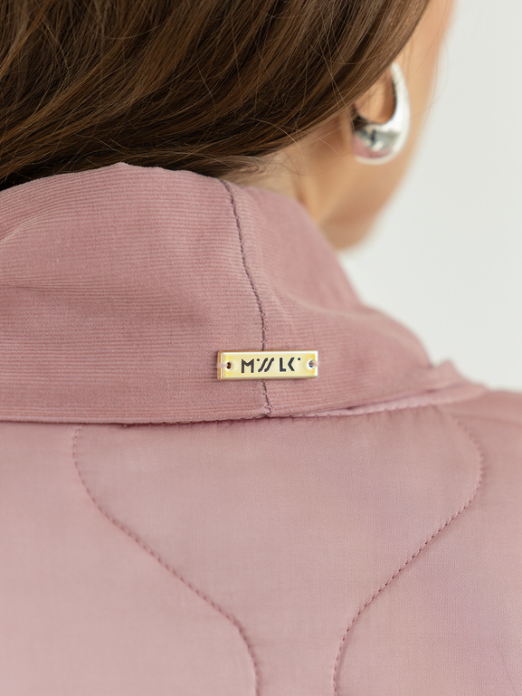 Lekka kurtka pikowana pudrowy róż