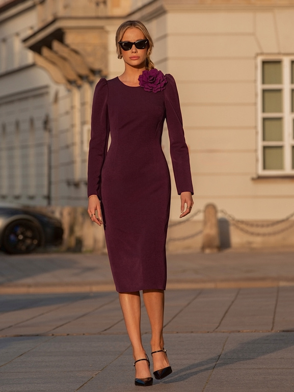 Dopasowana burgundowa sukienka z długim rękawem Rebecca