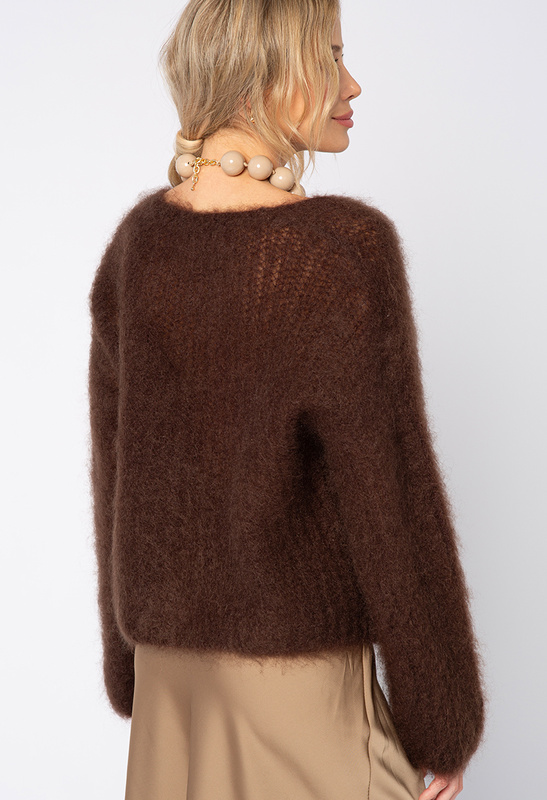 Moherowy brązowy sweter zapinany na guziki