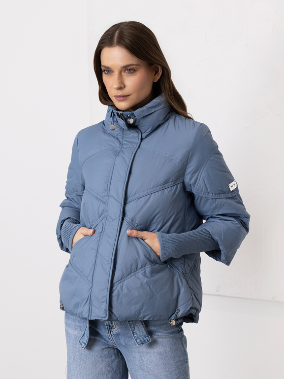 Niebieska kurtka puchowa ze ściągaczem