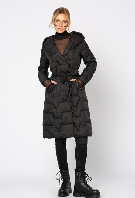 Czarny wiązany pikowany płaszcz