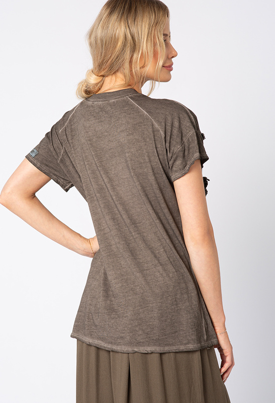 Brązowa bluzka z naszytymi kwiatkami