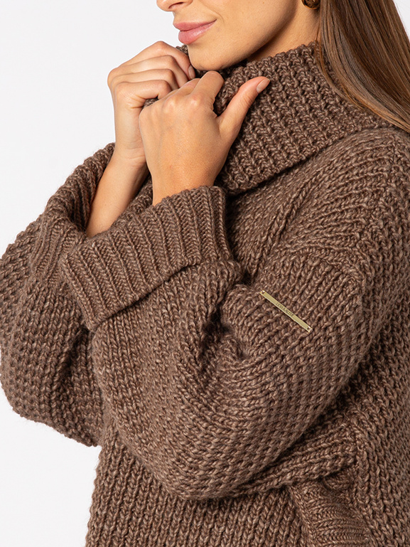 Czekoladowy sweter z golfem Ville