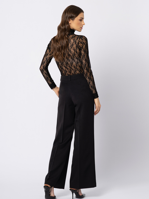 Czarne spodnie w kant z szerszą nogawką Paola