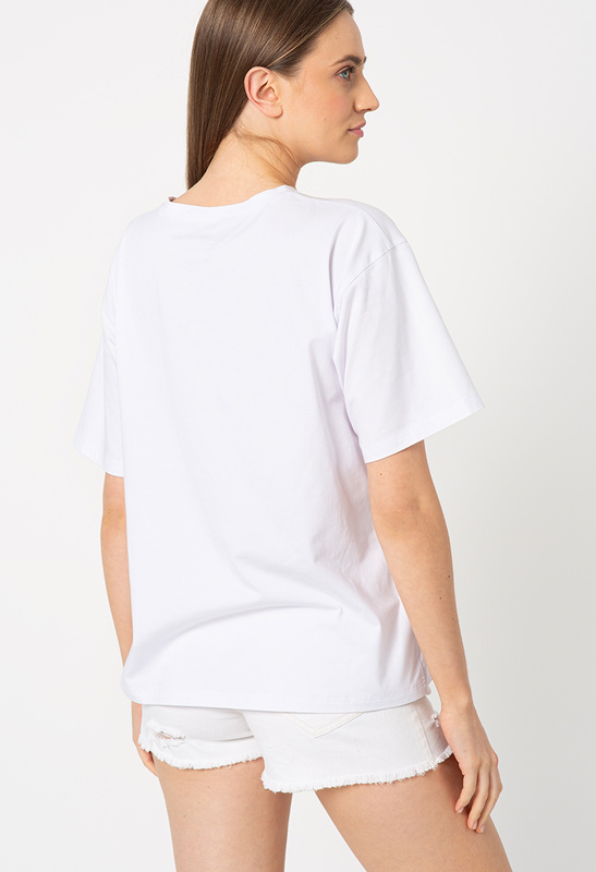 Biały t-shirt z autorską aplikacją z tiulem