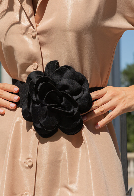 Pasek z czarnym kwiatem