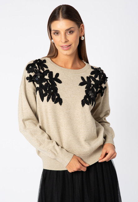 Sweter fango z czarną aplikacją na ramionach