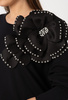 Czarna bluza z ozdobnym kwiatem z kryształkami
