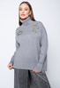 Wiskozowy szary sweter z golfem i aplikacjami