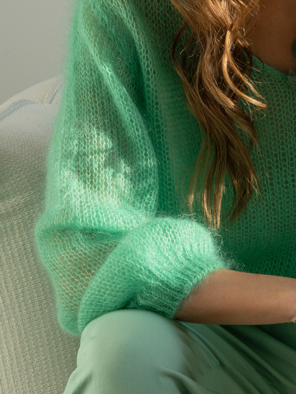 Zielony sweter moherowy w serek