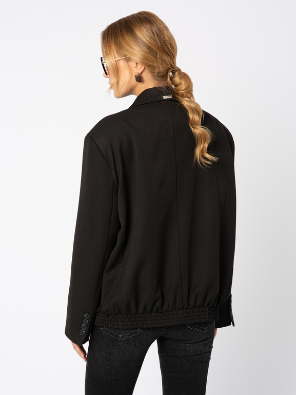 Czarna marynarka dwurzędowa ze ściągaczem z tyłu