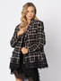 Oversizowa marynarka w kratę wykończona koronką