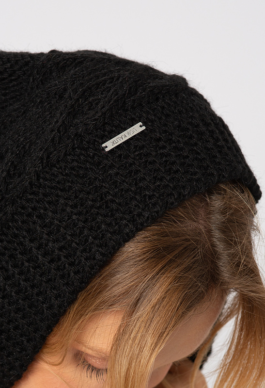 Czarny szal z kapturem