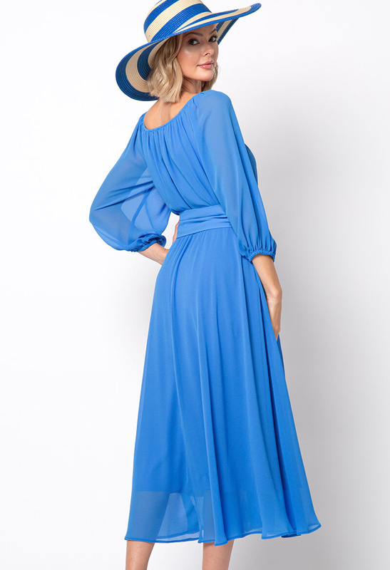 Niebieska sukienka z szyfonu z szerokim paskiem i kwiatem Vichy