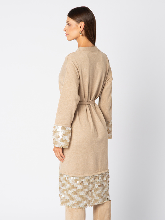 Beżowy kardigan z wstawkami z dużych cekinów