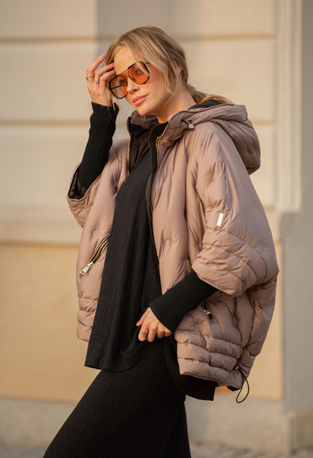 Beżowa puchowa kurtka z kapturem i rękawem ze ściągacza