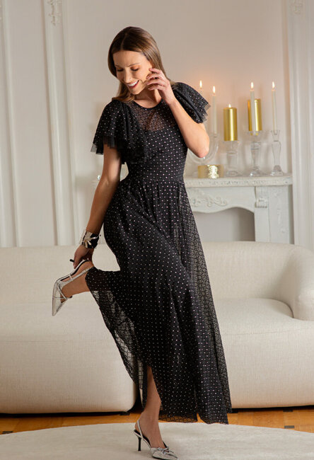 Długa czarna sukienka z falbanami na rękawie Jacqueline