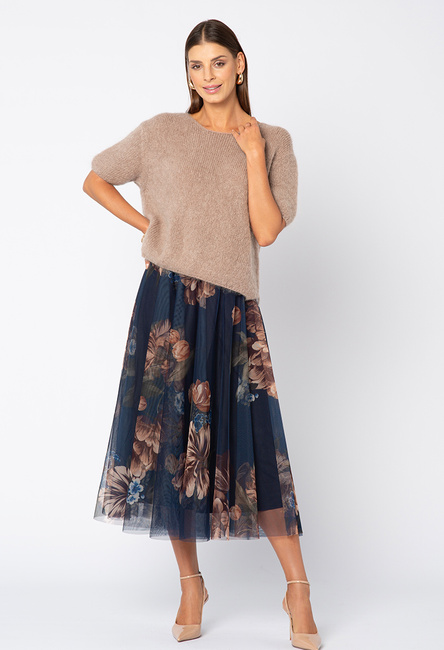 Granatowa tiulowa spócnica w beżowe kwiaty
