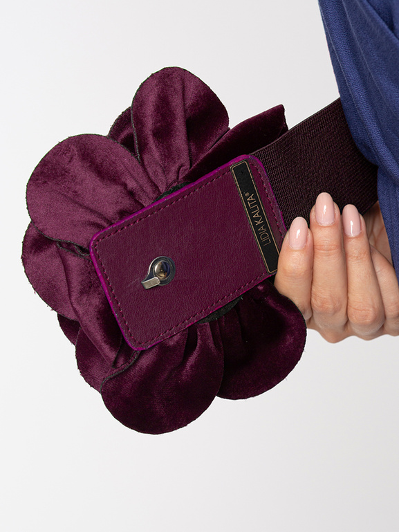 Pasek z bordowym kwiatem