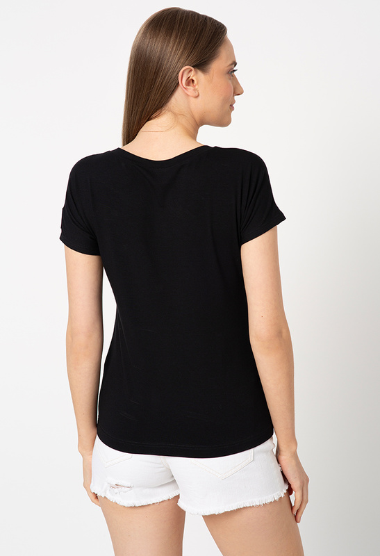 Czarny t-shirt z autorską grafiką